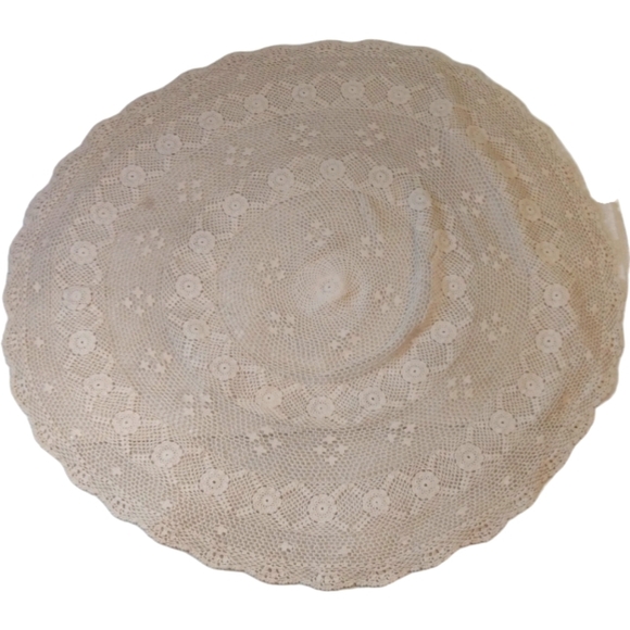 Vintage 1960s‎ Round Cotton Ivory Crochet Tablecloth 30 inches/FLAW - Picture 1 of 4